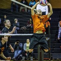 Men’s volleyball loses to Tennessee in a tight match